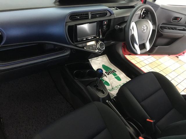 アクア Ｓ　セーフティセンス　ＢＴオーディオ　ワンセグ　ＤＶＤ再生　社外ナビ　スマートキー　プッシュスタート　ワイパーヒーター　オートライト　スペアタイヤ　電格ミラー　シートリフター　タイミングチェーン（7枚目）