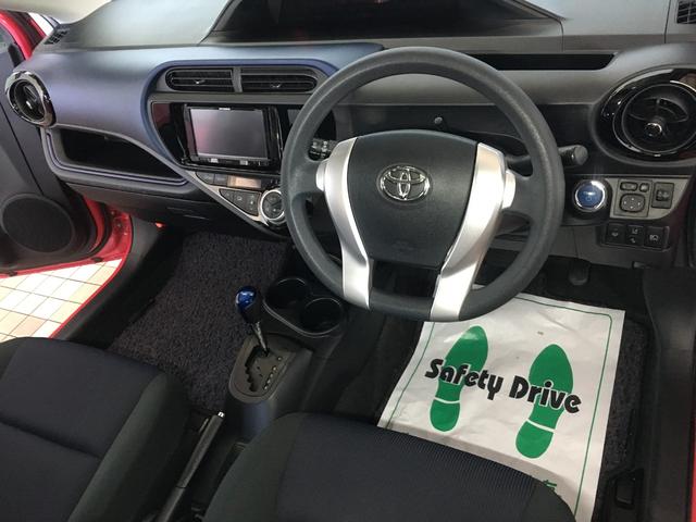 アクア Ｓ　セーフティセンス　ＢＴオーディオ　ワンセグ　ＤＶＤ再生　社外ナビ　スマートキー　プッシュスタート　ワイパーヒーター　オートライト　スペアタイヤ　電格ミラー　シートリフター　タイミングチェーン（11枚目）