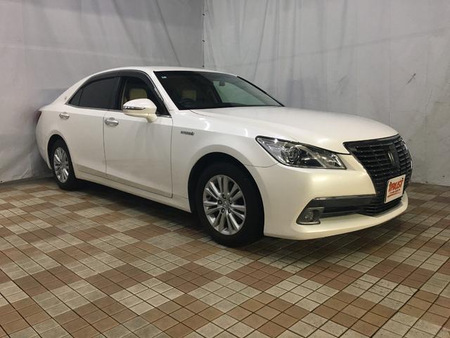 クラウンハイブリッド ロイヤルサルーン　バックカメラ　シートヒーター　純正ＨＤＤナビ　フルセグ　ＤＶＤ再生　ＢＴオーディオ　ＵＳＢポート　ＨＩＤヘッド　ＬＥＤフォグ　ビルトインＥＴＣ　スマートキー　ステアスイッチ　パワーシート　ソナー（2枚目）