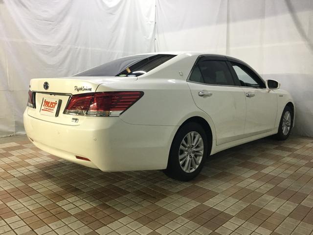 クラウンハイブリッド ロイヤルサルーン　バックカメラ　シートヒーター　純正ＨＤＤナビ　フルセグ　ＤＶＤ再生　ＢＴオーディオ　ＵＳＢポート　ＨＩＤヘッド　ＬＥＤフォグ　ビルトインＥＴＣ　スマートキー　ステアスイッチ　パワーシート　ソナー（5枚目）