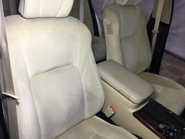 クラウンハイブリッド ロイヤルサルーン　バックカメラ　シートヒーター　純正ＨＤＤナビ　フルセグ　ＤＶＤ再生　ＢＴオーディオ　ＵＳＢポート　ＨＩＤヘッド　ＬＥＤフォグ　ビルトインＥＴＣ　スマートキー　ステアスイッチ　パワーシート　ソナー（13枚目）