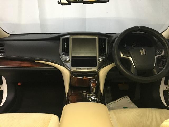 クラウンハイブリッド ロイヤルサルーン　バックカメラ　シートヒーター　純正ＨＤＤナビ　フルセグ　ＤＶＤ再生　ＢＴオーディオ　ＵＳＢポート　ＨＩＤヘッド　ＬＥＤフォグ　ビルトインＥＴＣ　スマートキー　ステアスイッチ　パワーシート　ソナー（14枚目）