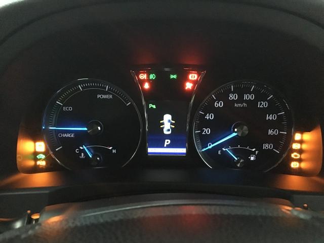 クラウンハイブリッド ロイヤルサルーン　バックカメラ　シートヒーター　純正ＨＤＤナビ　フルセグ　ＤＶＤ再生　ＢＴオーディオ　ＵＳＢポート　ＨＩＤヘッド　ＬＥＤフォグ　ビルトインＥＴＣ　スマートキー　ステアスイッチ　パワーシート　ソナー（17枚目）