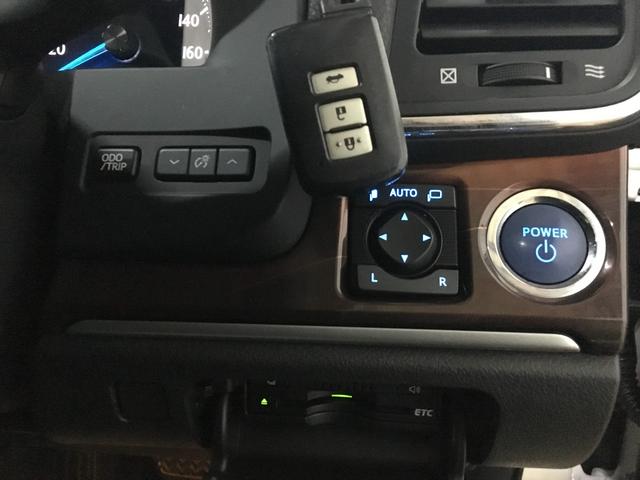 クラウンハイブリッド ロイヤルサルーン　バックカメラ　シートヒーター　純正ＨＤＤナビ　フルセグ　ＤＶＤ再生　ＢＴオーディオ　ＵＳＢポート　ＨＩＤヘッド　ＬＥＤフォグ　ビルトインＥＴＣ　スマートキー　ステアスイッチ　パワーシート　ソナー（18枚目）