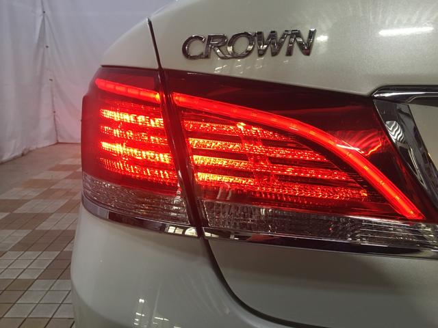 クラウンハイブリッド ロイヤルサルーン　バックカメラ　シートヒーター　純正ＨＤＤナビ　フルセグ　ＤＶＤ再生　ＢＴオーディオ　ＵＳＢポート　ＨＩＤヘッド　ＬＥＤフォグ　ビルトインＥＴＣ　スマートキー　ステアスイッチ　パワーシート　ソナー（31枚目）