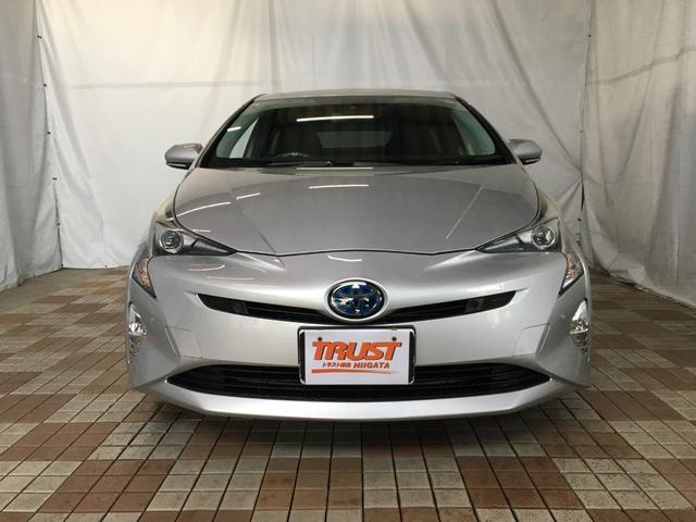 プリウス Ｓセーフティプラス　関東仕入れ　ワンオーナー　ＴＳＳ　バックカメラ　９インチナビ　フルセグ　ＤＶＤ再生　ＢＴオーディオ　ＨＵＤ　パーキングアシスト　ソナー　ビルトＥＴＣ２．０　純正ドラレコ　ＬＥＤヘッド　クルコン（3枚目）