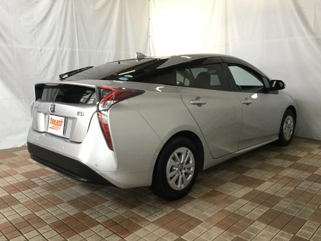 プリウス Ｓセーフティプラス　関東仕入れ　ワンオーナー　ＴＳＳ　バックカメラ　９インチナビ　フルセグ　ＤＶＤ再生　ＢＴオーディオ　ＨＵＤ　パーキングアシスト　ソナー　ビルトＥＴＣ２．０　純正ドラレコ　ＬＥＤヘッド　クルコン（5枚目）