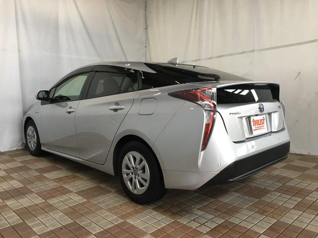 プリウス Ｓセーフティプラス　関東仕入れ　ワンオーナー　ＴＳＳ　バックカメラ　９インチナビ　フルセグ　ＤＶＤ再生　ＢＴオーディオ　ＨＵＤ　パーキングアシスト　ソナー　ビルトＥＴＣ２．０　純正ドラレコ　ＬＥＤヘッド　クルコン（7枚目）