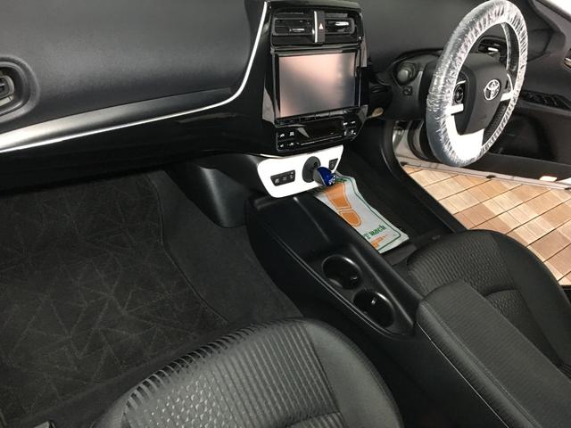 プリウス Ｓセーフティプラス　関東仕入れ　ワンオーナー　ＴＳＳ　バックカメラ　９インチナビ　フルセグ　ＤＶＤ再生　ＢＴオーディオ　ＨＵＤ　パーキングアシスト　ソナー　ビルトＥＴＣ２．０　純正ドラレコ　ＬＥＤヘッド　クルコン（8枚目）