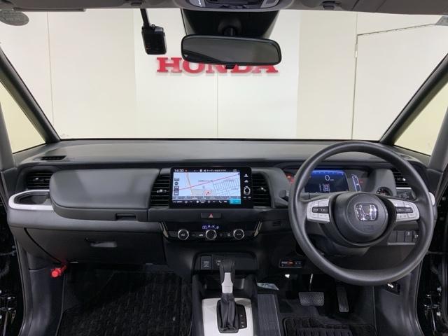 フィット ホーム　当社デモカーアップＨｏｎｄａＳＥＮＳＩＮＧＭナビ　前後ソナー　ＥＳＣ　バックモニター　オートエアコン　盗難防止システム　ＬＥＤヘッドランプ　追突軽減ブレーキ　ワンオーナー車　スマートキー　ＡＢＳ（17枚目）