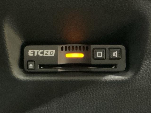 フィット ホーム　当社デモカーアップＨｏｎｄａＳＥＮＳＩＮＧＭナビ　前後ソナー　ＥＳＣ　バックモニター　オートエアコン　盗難防止システム　ＬＥＤヘッドランプ　追突軽減ブレーキ　ワンオーナー車　スマートキー　ＡＢＳ（31枚目）