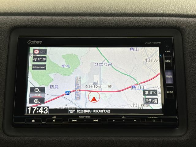 ヴェゼル ＲＳ・ホンダセンシング　ＭナビＲカメラＥＴＣスマートキーＬＥＤライト　盗難防止　バックモニター　サイドエアバック　スマ－トキ－　シートヒータ　地デジＴＶ　フルオートエアコン　整備記録簿　ＤＶＤ　横滑り防止機能　ナビ＆ＴＶ（5枚目）