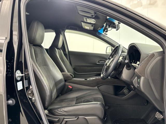 ヴェゼル ＲＳ・ホンダセンシング　ＭナビＲカメラＥＴＣスマートキーＬＥＤライト　盗難防止　バックモニター　サイドエアバック　スマ－トキ－　シートヒータ　地デジＴＶ　フルオートエアコン　整備記録簿　ＤＶＤ　横滑り防止機能　ナビ＆ＴＶ（14枚目）