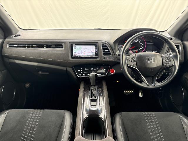 ヴェゼル ＲＳ・ホンダセンシング　ＭナビＲカメラＥＴＣスマートキーＬＥＤライト　盗難防止　バックモニター　サイドエアバック　スマ－トキ－　シートヒータ　地デジＴＶ　フルオートエアコン　整備記録簿　ＤＶＤ　横滑り防止機能　ナビ＆ＴＶ（17枚目）