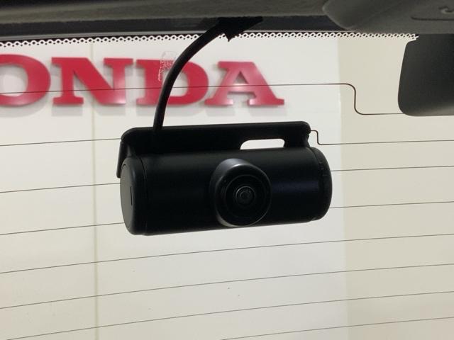 フィット ｅ：ＨＥＶクロスター　いまコレ＋新品マット付ＭナビＲカメラＥＴＣ　衝突回避システム　フルオートエアコン　前後センサー　ＬＥＤランプ　エアバッグ　サイドエアバック　地デジ　オートクルーズコントロール　ＶＳＡ　バックカメラ（8枚目）