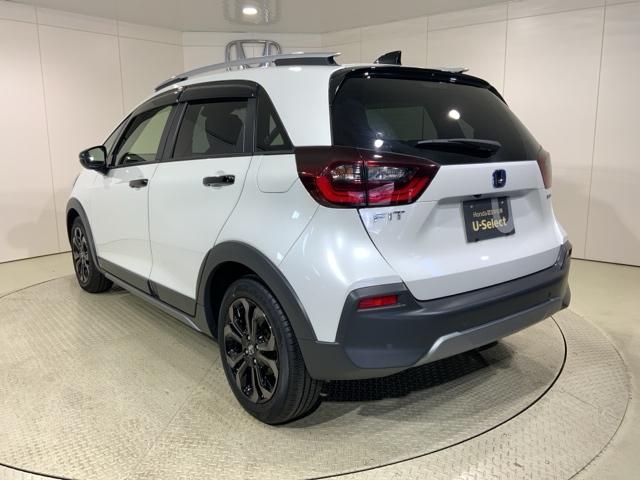 フィット ｅ：ＨＥＶクロスター　いまコレ＋新品マット付ＭナビＲカメラＥＴＣ　衝突回避システム　フルオートエアコン　前後センサー　ＬＥＤランプ　エアバッグ　サイドエアバック　地デジ　オートクルーズコントロール　ＶＳＡ　バックカメラ（13枚目）