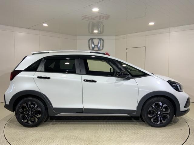 フィット ｅ：ＨＥＶクロスター　いまコレ＋新品マット付ＭナビＲカメラＥＴＣ　衝突回避システム　フルオートエアコン　前後センサー　ＬＥＤランプ　エアバッグ　サイドエアバック　地デジ　オートクルーズコントロール　ＶＳＡ　バックカメラ（16枚目）