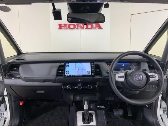 フィット ｅ：ＨＥＶクロスター　いまコレ＋新品マット付ＭナビＲカメラＥＴＣ　衝突回避システム　フルオートエアコン　前後センサー　ＬＥＤランプ　エアバッグ　サイドエアバック　地デジ　オートクルーズコントロール　ＶＳＡ　バックカメラ（20枚目）