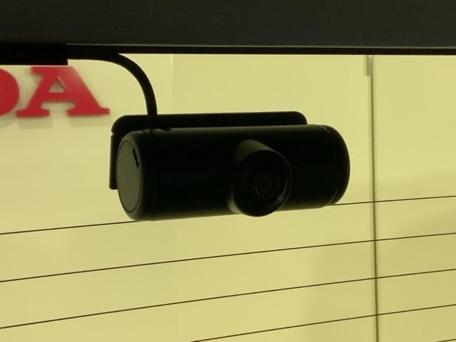 N-BOXカスタム ターボコーディネートスタイル 当社デモカーアップHondaSENSINGモノトーン 両側電動ドア 禁煙車 Rカメラ クルコン スマートキ- パワーステアリング ETC VSA セキュリティ エアコン LEDライト パワーウィンドウ(5枚目)