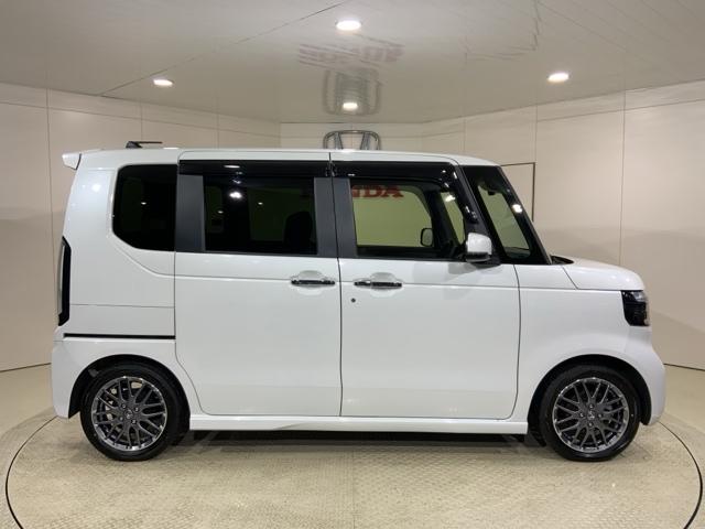 N-BOXカスタム ターボコーディネートスタイル 当社デモカーアップHondaSENSINGモノトーン 両側電動ドア 禁煙車 Rカメラ クルコン スマートキ- パワーステアリング ETC VSA セキュリティ エアコン LEDライト パワーウィンドウ(17枚目)