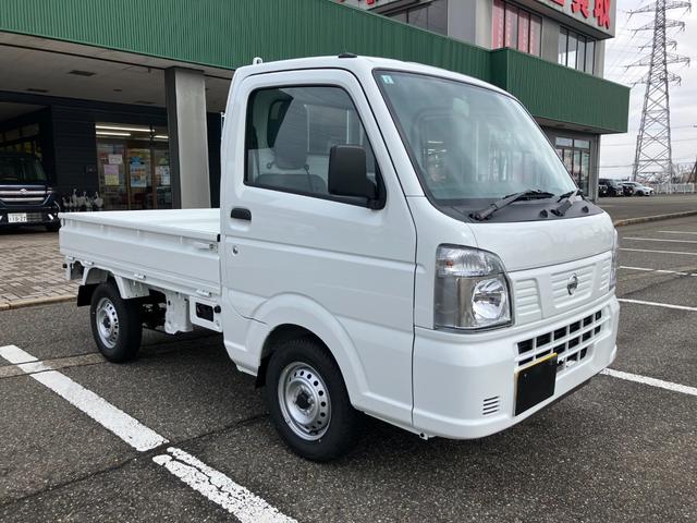 ＮＴ１００クリッパートラック ＤＸ　４ＷＤ　５速マニュアル　届出済未使用車（3枚目）