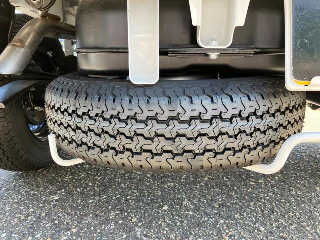 キャリイトラック ＫＣエアコン・パワステ　４ＷＤ　届出済未使用車　パワーウインドー　キーレス　横滑り防止装置　オートライト　アイドリングストップ　フロントメッキグリル　ＡＭＦＭラジオ（12枚目）