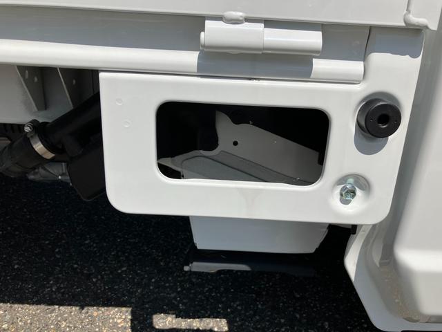 キャリイトラック ＫＣエアコン・パワステ　４ＷＤ　届出済未使用車　パワーウインドー　キーレス　横滑り防止装置　オートライト　アイドリングストップ　フロントメッキグリル　ＡＭＦＭラジオ（18枚目）