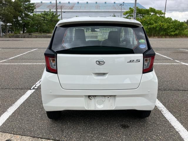 ミライース Ｂ　ＳＡＩＩＩ　衝突被害軽減装置　アイドリングストップ　キーレスキー　オートライト　オートハイビーム　ＣＤラジオ　ＡＢＳ　横滑り防止装置　クリアランスソナー　Ｗエアバッグ　盗難防止装置（33枚目）
