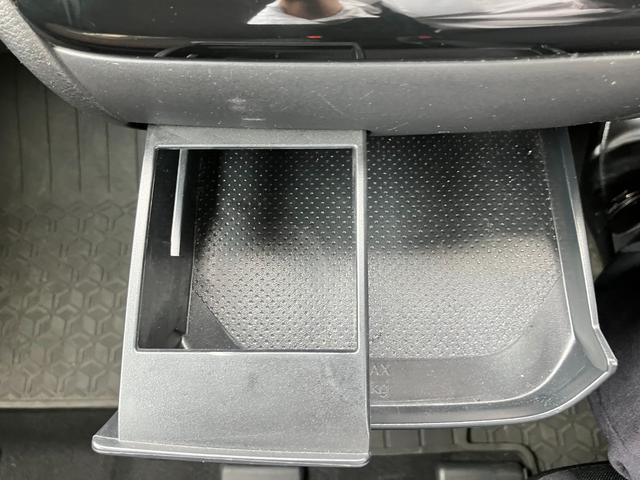 ｅＫクロススペース Ｔ　ターボ　衝突被害軽減装置　両側パワースライドドア　ＬＥＤヘッドライト　フォグランプ　オートハイビーム　スマートキー　純正１５インチアルミ　シートヒーター　パドルシフト　セパレートシート（7枚目）