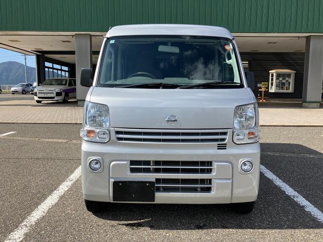 ＮＶ１００クリッパーバン ＤＸ　ＧＬパッケージ　２ＷＤ　５速マニュアル　パワーウインドー　プライバシーガラス　キーレス　オーバーヘッドコンソール　ＡＭＦＭラジオ（8枚目）