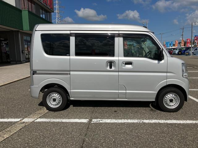 ＮＶ１００クリッパーバン ＤＸ　ＧＬパッケージ　２ＷＤ　５速マニュアル　パワーウインドー　プライバシーガラス　キーレス　オーバーヘッドコンソール　ＡＭＦＭラジオ（10枚目）