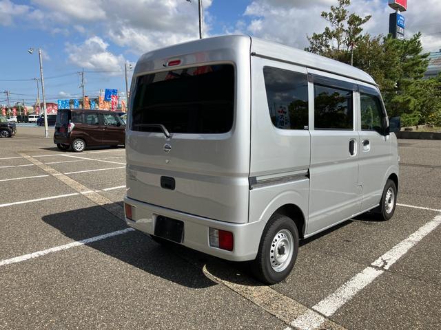 ＮＶ１００クリッパーバン ＤＸ　ＧＬパッケージ　２ＷＤ　５速マニュアル　パワーウインドー　プライバシーガラス　キーレス　オーバーヘッドコンソール　ＡＭＦＭラジオ（11枚目）