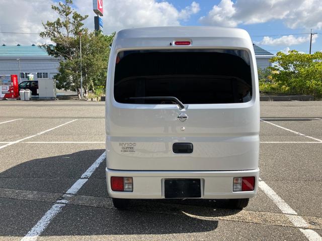 ＮＶ１００クリッパーバン ＤＸ　ＧＬパッケージ　２ＷＤ　５速マニュアル　パワーウインドー　プライバシーガラス　キーレス　オーバーヘッドコンソール　ＡＭＦＭラジオ（12枚目）