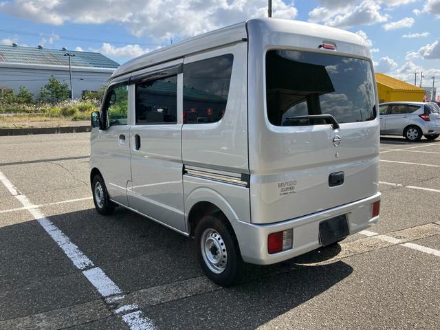 ＮＶ１００クリッパーバン ＤＸ　ＧＬパッケージ　２ＷＤ　５速マニュアル　パワーウインドー　プライバシーガラス　キーレス　オーバーヘッドコンソール　ＡＭＦＭラジオ（13枚目）