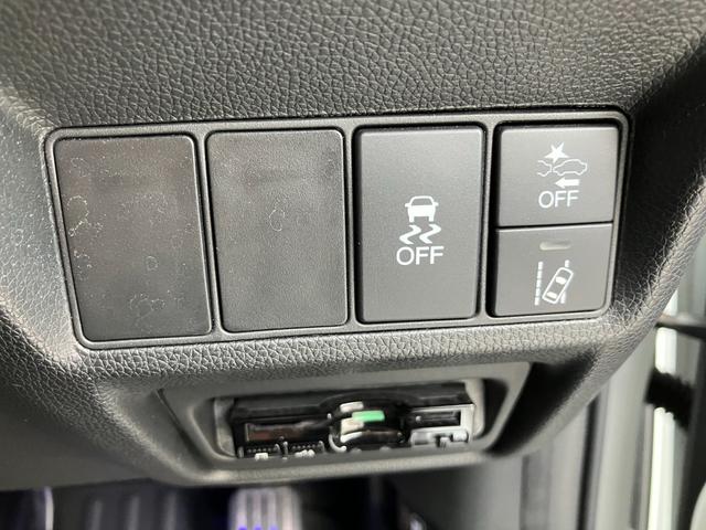 ステップワゴン モデューロＸ　ホンダセンシング　７人乗り　両側電動スライド　専用足回り　専用シート　前後ドラレコ　ＥＴＣ　純正９インチナビ　ＣＤ　ＤＶＤ　ＢＴ　パドルシフト　フルセグ　Ｂカメラ　アイドリングストップ　コーナーセンサー（7枚目）