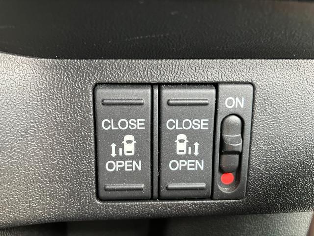ステップワゴン モデューロＸ　ホンダセンシング　７人乗り　両側電動スライド　専用足回り　専用シート　前後ドラレコ　ＥＴＣ　純正９インチナビ　ＣＤ　ＤＶＤ　ＢＴ　パドルシフト　フルセグ　Ｂカメラ　アイドリングストップ　コーナーセンサー（14枚目）
