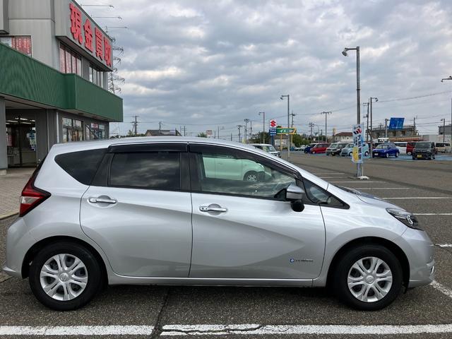 ノート e-パワー B エマージェンシーブレーキ プッシュスタート スマートキー バックカメラ ETC(9枚目)