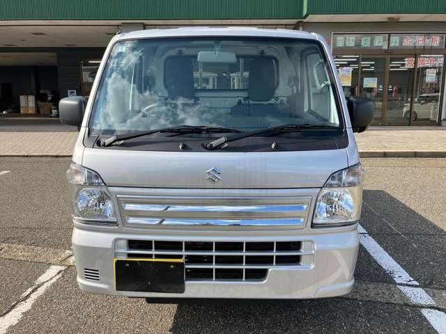 キャリイトラック KCエアコン・パワステ 4WD 届出済未使用車 パワーウインドー キーレス 横滑り防止装置 オートライト アイドリングストップ フロントメッキグリル AMFMラジオ(6枚目)