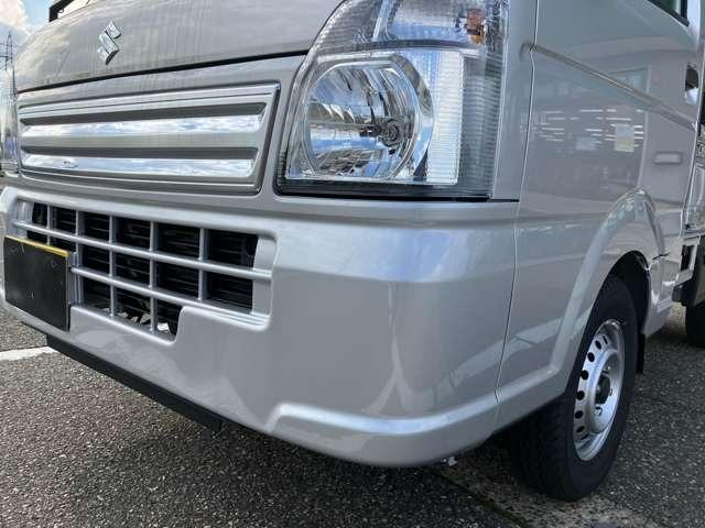 キャリイトラック KCエアコン・パワステ 4WD 届出済未使用車 パワーウインドー キーレス 横滑り防止装置 オートライト アイドリングストップ フロントメッキグリル AMFMラジオ(9枚目)