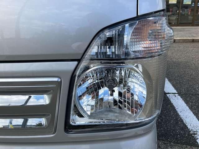 キャリイトラック KCエアコン・パワステ 4WD 届出済未使用車 パワーウインドー キーレス 横滑り防止装置 オートライト アイドリングストップ フロントメッキグリル AMFMラジオ(10枚目)