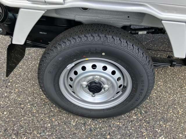 キャリイトラック KCエアコン・パワステ 4WD 届出済未使用車 パワーウインドー キーレス 横滑り防止装置 オートライト アイドリングストップ フロントメッキグリル AMFMラジオ(15枚目)