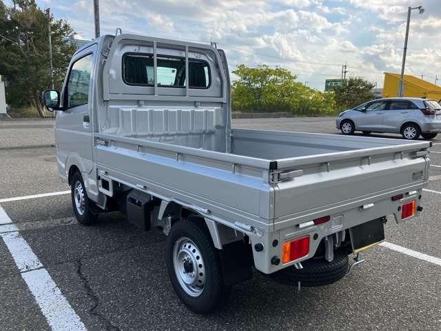 キャリイトラック KCエアコン・パワステ 4WD 届出済未使用車 パワーウインドー キーレス 横滑り防止装置 オートライト アイドリングストップ フロントメッキグリル AMFMラジオ(18枚目)