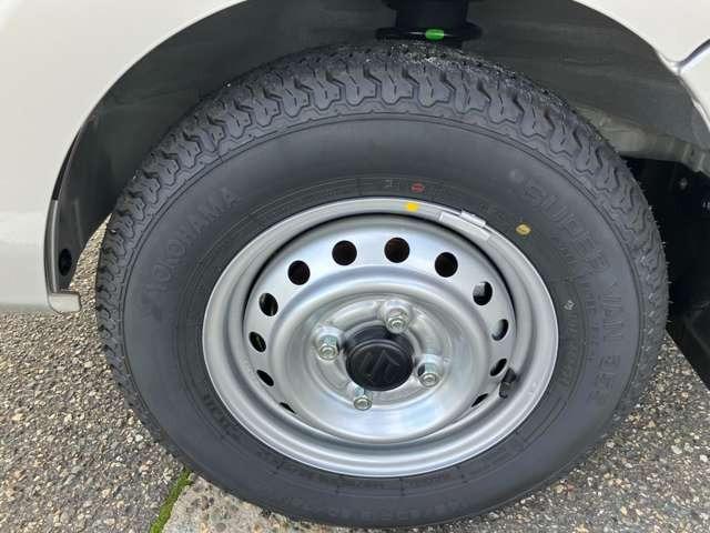 キャリイトラック KCエアコン・パワステ 4WD 届出済未使用車 パワーウインドー キーレス 横滑り防止装置 オートライト アイドリングストップ フロントメッキグリル AMFMラジオ(22枚目)