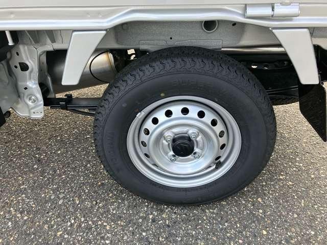 キャリイトラック KCエアコン・パワステ 4WD 届出済未使用車 パワーウインドー キーレス 横滑り防止装置 オートライト アイドリングストップ フロントメッキグリル AMFMラジオ(24枚目)