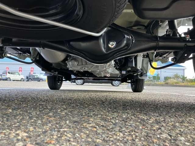 キャリイトラック KCエアコン・パワステ 4WD 届出済未使用車 パワーウインドー キーレス 横滑り防止装置 オートライト アイドリングストップ フロントメッキグリル AMFMラジオ(27枚目)