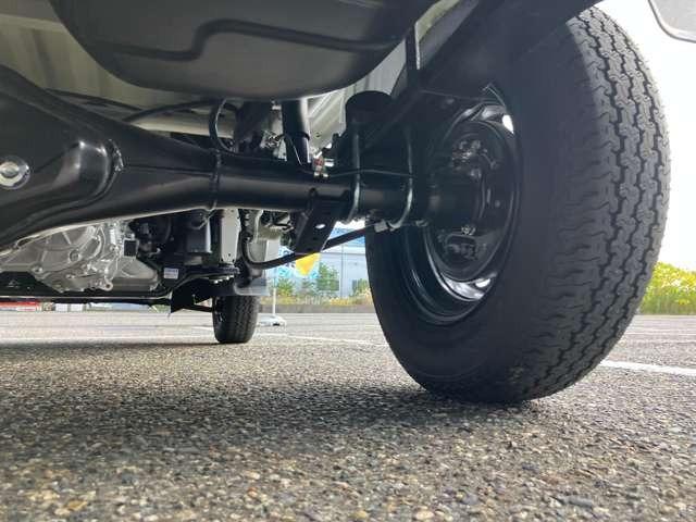 キャリイトラック KCエアコン・パワステ 4WD 届出済未使用車 パワーウインドー キーレス 横滑り防止装置 オートライト アイドリングストップ フロントメッキグリル AMFMラジオ(28枚目)