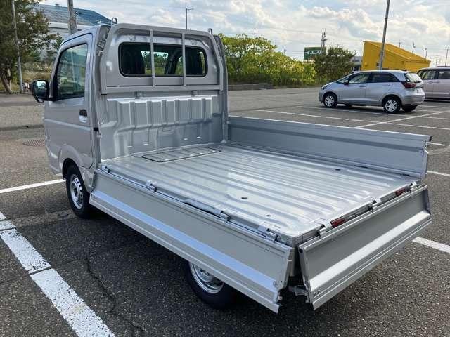 キャリイトラック KCエアコン・パワステ 4WD 届出済未使用車 パワーウインドー キーレス 横滑り防止装置 オートライト アイドリングストップ フロントメッキグリル AMFMラジオ(31枚目)