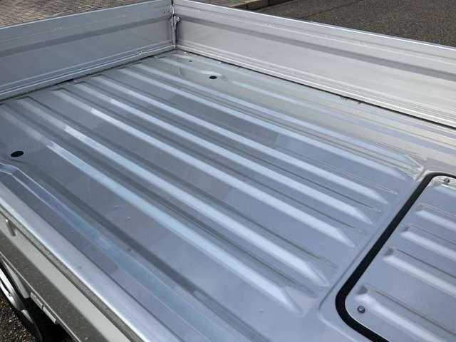 キャリイトラック KCエアコン・パワステ 4WD 届出済未使用車 パワーウインドー キーレス 横滑り防止装置 オートライト アイドリングストップ フロントメッキグリル AMFMラジオ(33枚目)