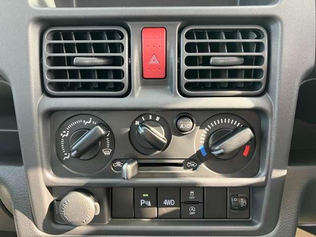 キャリイトラック KCエアコン・パワステ 4WD 届出済未使用車 パワーウインドー キーレス 横滑り防止装置 オートライト アイドリングストップ フロントメッキグリル AMFMラジオ(40枚目)