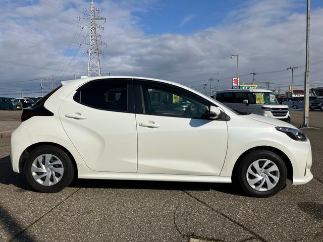 ヤリス Ｘ　トヨタセーフティーセンス　ナビ付ディスプレイオーディオ　バックカメラ　ブルートゥース　ＥＴＣ　プッシュスタート　スマートキー　オートライト　オートハイビーム　ステアリングスイッチ（8枚目）